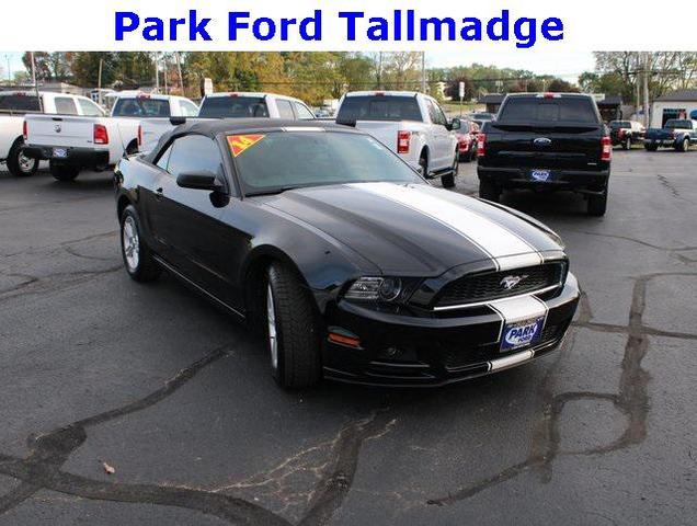 Photo of 2014 Black Ford Mustang