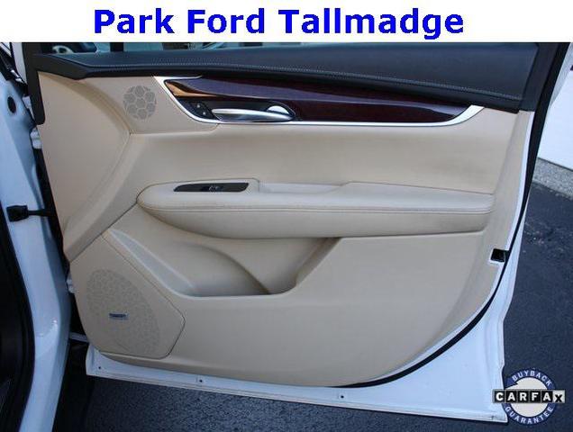 Photo of 2019 Crystal White Tricoat Cadillac XT5