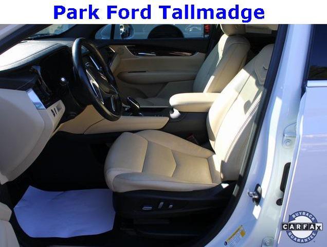 Photo of 2019 Crystal White Tricoat Cadillac XT5