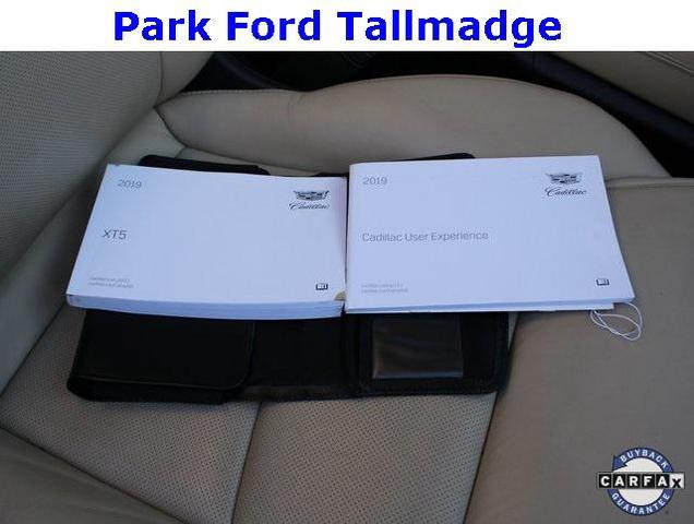 Photo of 2019 Crystal White Tricoat Cadillac XT5