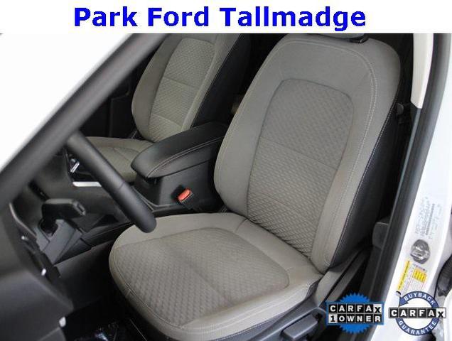 Photo of 2022 Oxford White Ford Escape