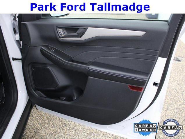 Photo of 2022 Oxford White Ford Escape
