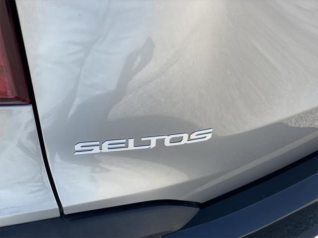 Photo of 2024 Steel Gray Kia Seltos