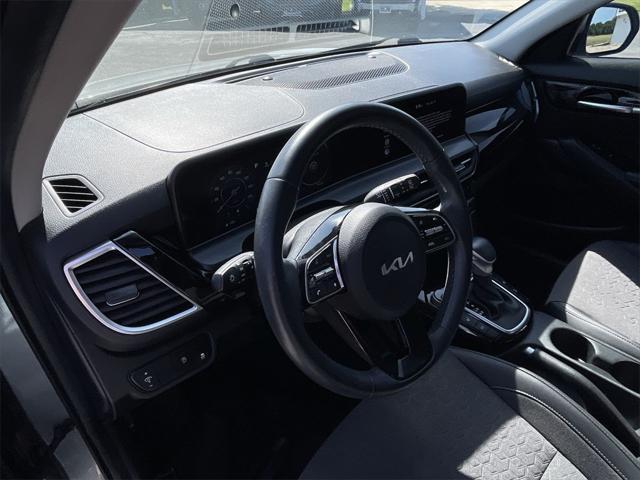 Photo of 2024 Steel Gray Kia Seltos