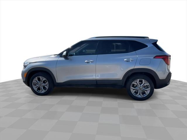 Photo of 2024 Steel Gray Kia Seltos
