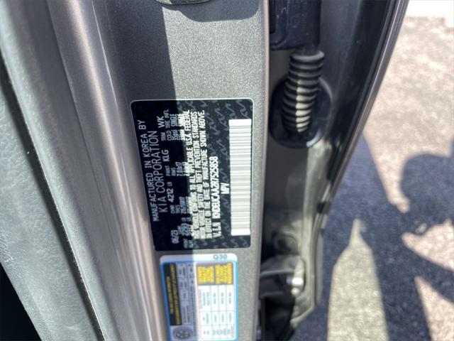 Photo of 2024 Steel Gray Kia Seltos