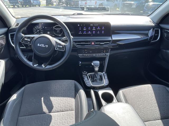 Photo of 2024 Steel Gray Kia Seltos