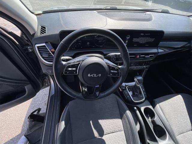 Photo of 2024 Steel Gray Kia Seltos
