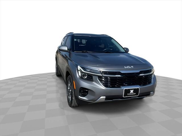 Photo of 2024 Steel Gray Kia Seltos