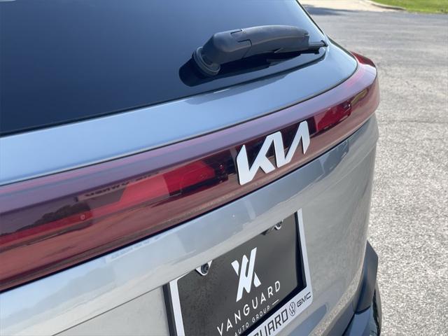 Photo of 2024 Steel Gray Kia Seltos