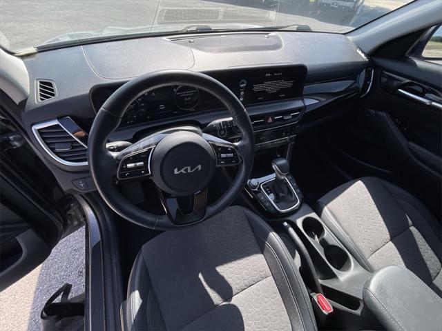 Photo of 2024 Steel Gray Kia Seltos