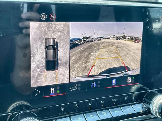 Photo of 2025 Summit White GMC Canyon