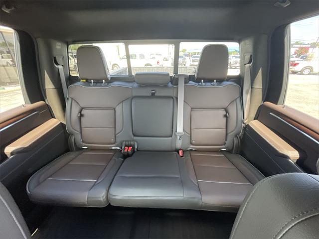 Photo of 2025 Summit White GMC Sierra 2500