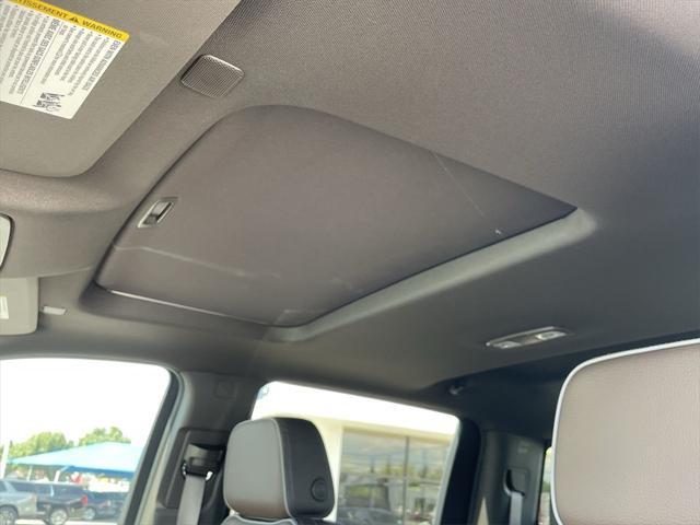Photo of 2025 Summit White GMC Sierra 2500
