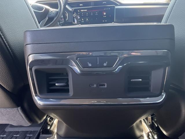 Photo of 2025 Summit White GMC Sierra 2500