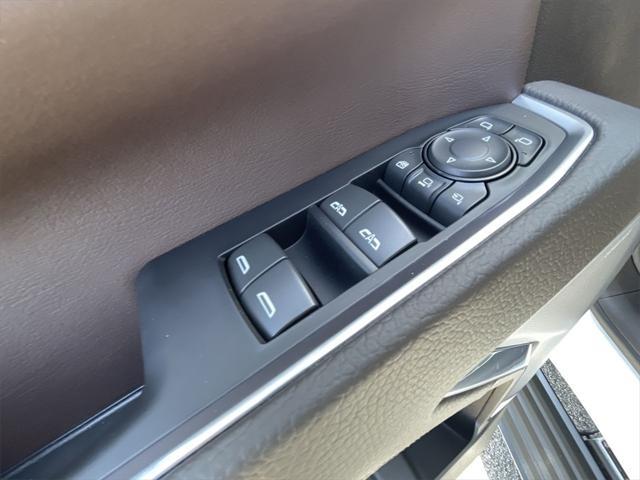 Photo of 2025 Summit White GMC Sierra 2500