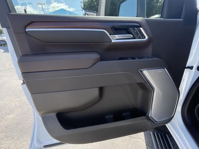 Photo of 2025 Summit White GMC Sierra 2500