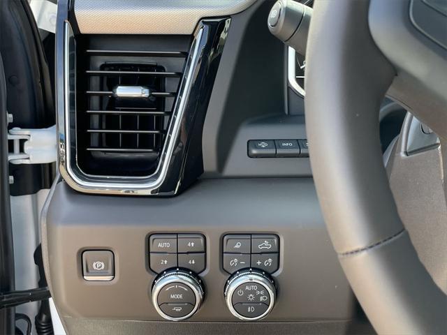 Photo of 2025 Summit White GMC Sierra 2500