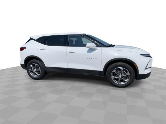 Photo of 2024 Summit White Chevrolet Blazer