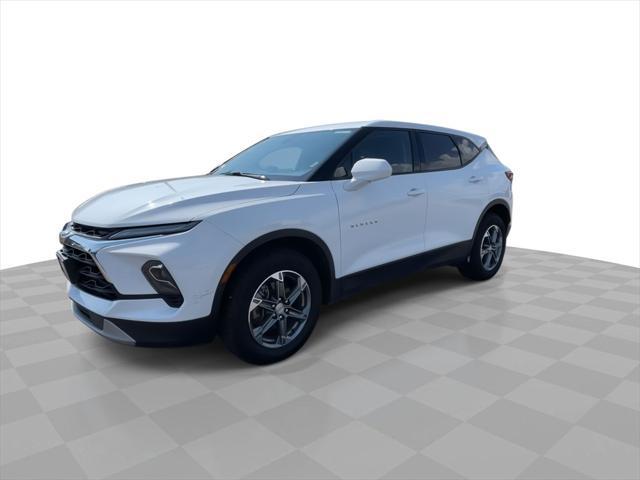 Photo of 2024 Summit White Chevrolet Blazer