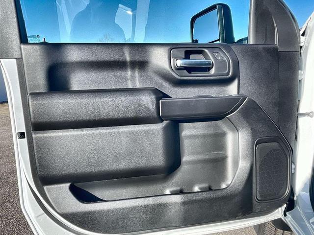 Photo of 2025 Summit White GMC Sierra 2500