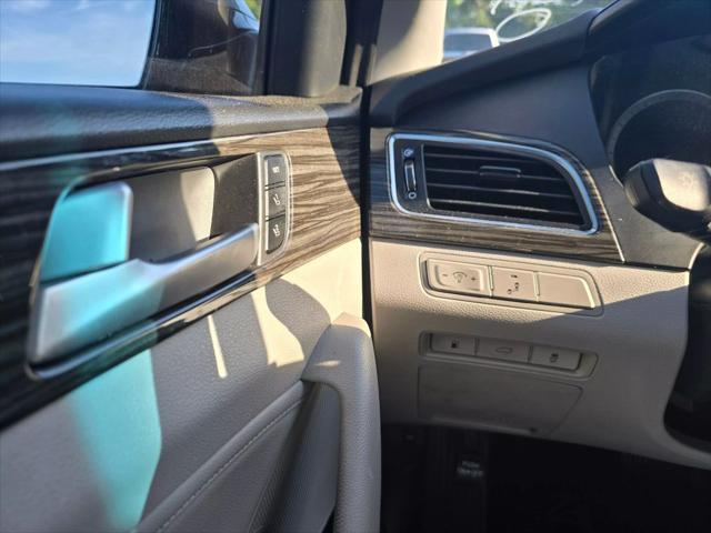 Photo of 2015 Shale Gray Metallic Hyundai SONATA