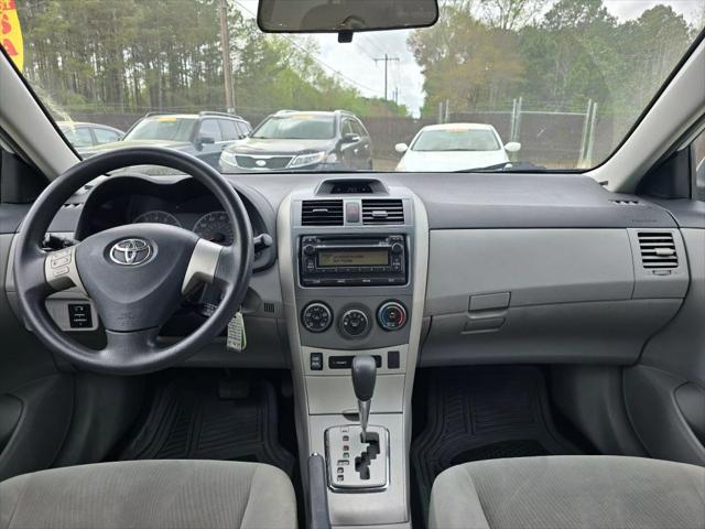 Photo of 2012 White Toyota Corolla