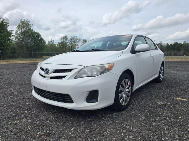 Photo of 2012 White Toyota Corolla