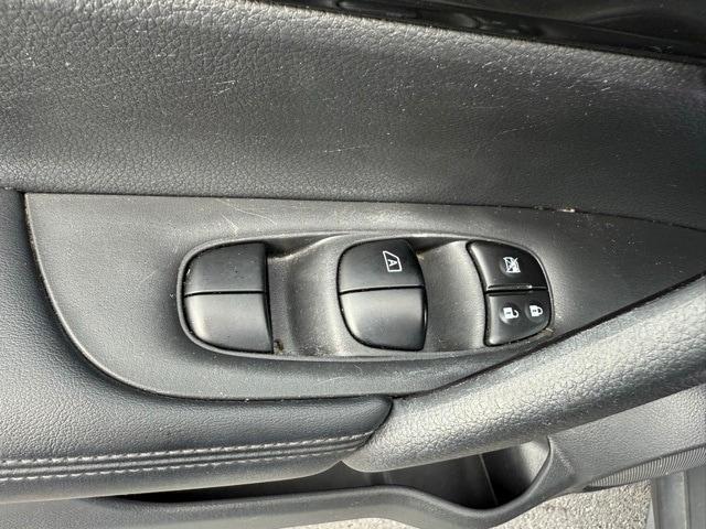 Photo of 2018 Magnetic Black Nissan Rogue