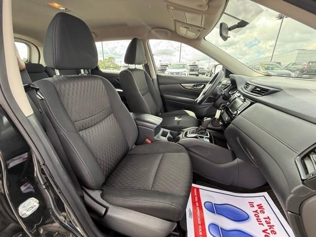 Photo of 2018 Magnetic Black Nissan Rogue