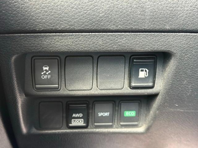 Photo of 2018 Magnetic Black Nissan Rogue