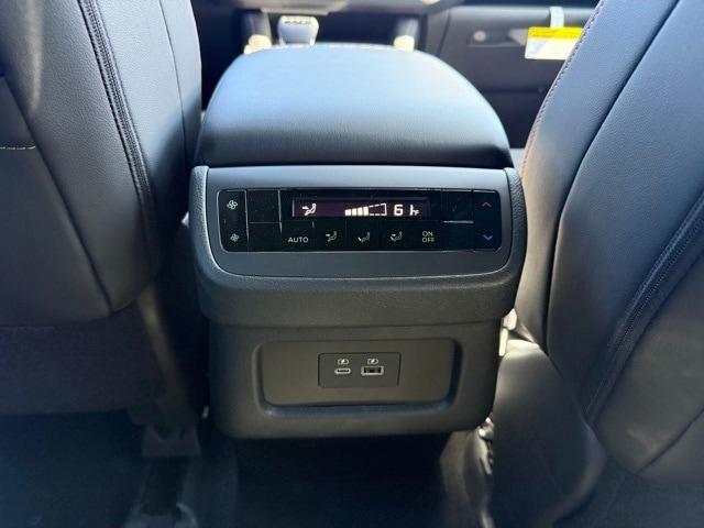 Photo of 2025 Glacier White Nissan Pathfinder