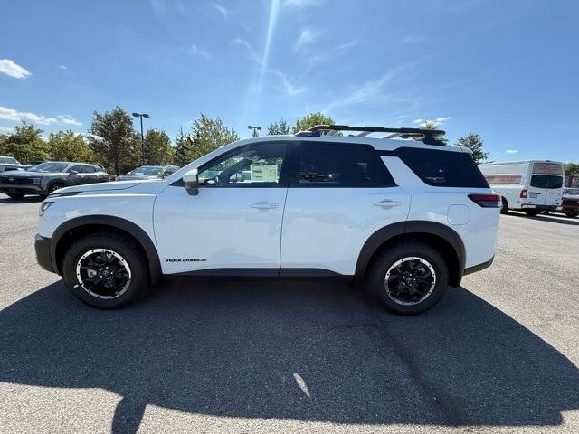 Photo of 2025 Glacier White Nissan Pathfinder
