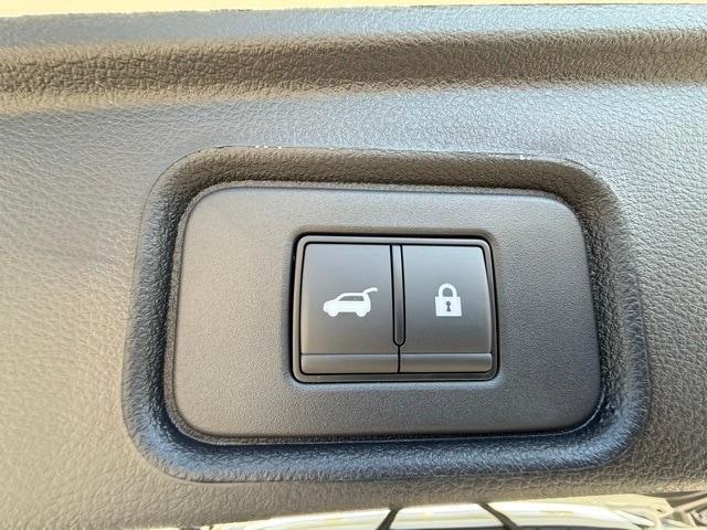 Photo of 2025 Glacier White Nissan Pathfinder