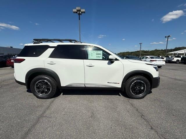 Photo of 2025 Glacier White Nissan Pathfinder
