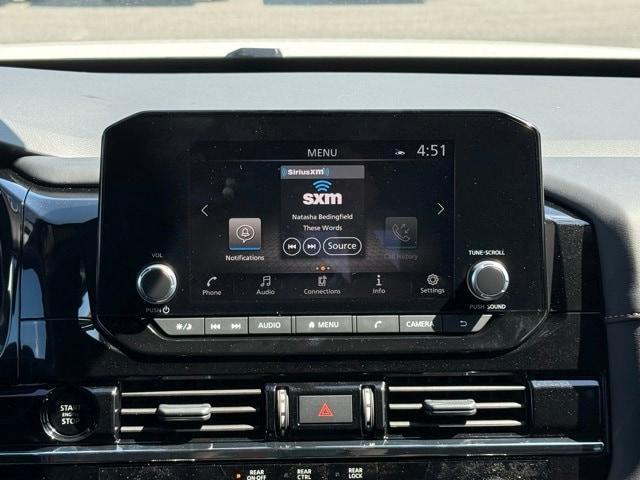 Photo of 2025 Glacier White Nissan Pathfinder