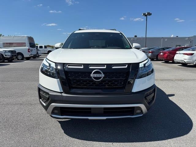 Photo of 2025 Glacier White Nissan Pathfinder