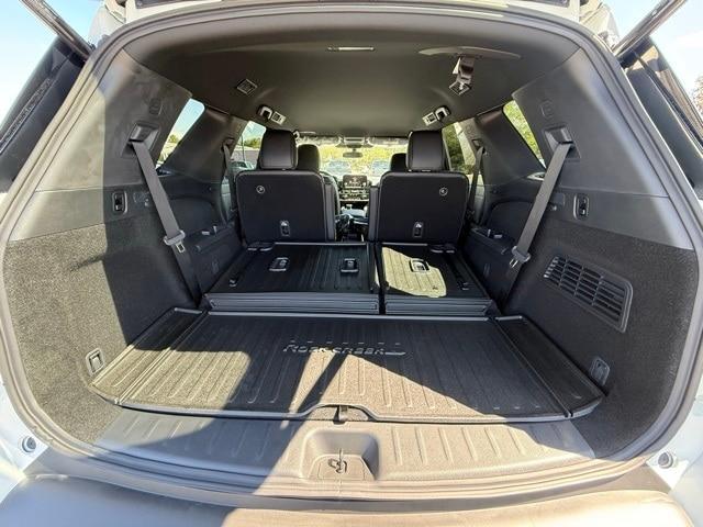 Photo of 2025 Glacier White Nissan Pathfinder