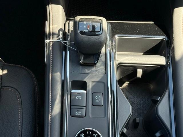 Photo of 2025 Glacier White Nissan Pathfinder