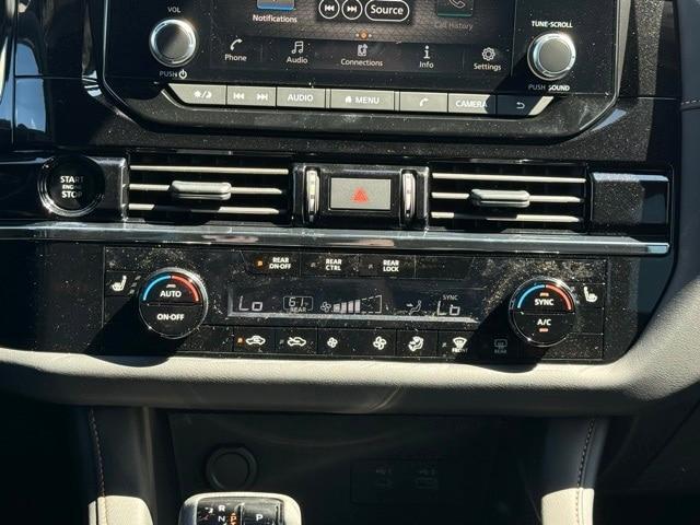 Photo of 2025 Glacier White Nissan Pathfinder