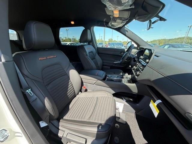 Photo of 2025 Glacier White Nissan Pathfinder