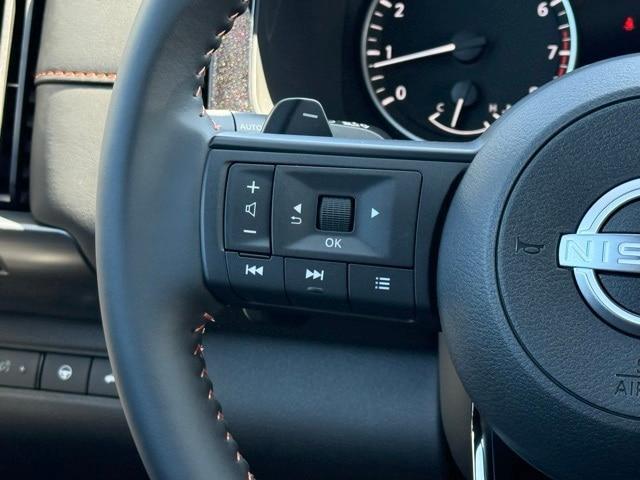 Photo of 2025 Glacier White Nissan Pathfinder