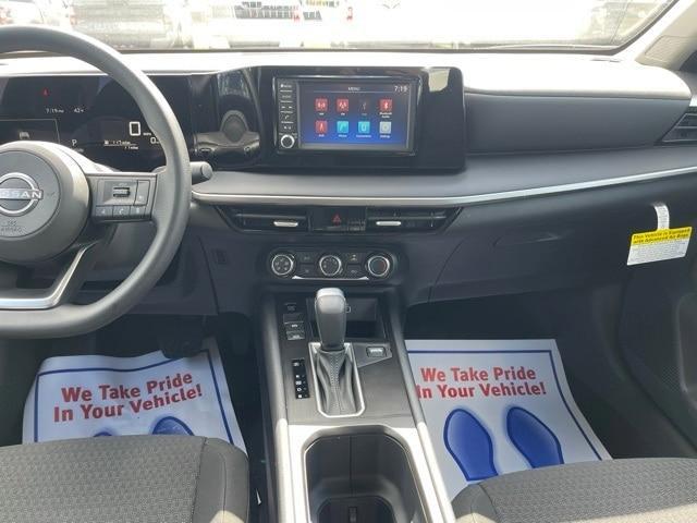 Photo of 2025 Deep Blue Pearl Nissan Kicks