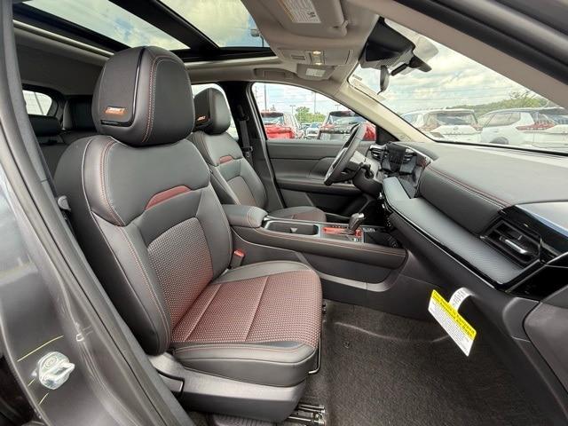 Photo of 2025 2t Gun Red Roof Nissan Kicks