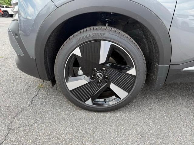 Photo of 2025 2t Gun Red Roof Nissan Kicks