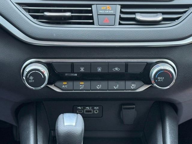 Photo of 2022 White Nissan Altima