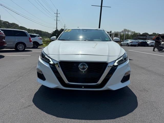 Photo of 2022 White Nissan Altima