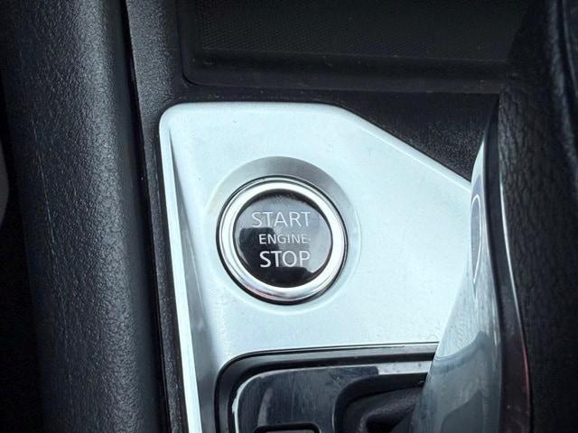 Photo of 2022 White Nissan Altima