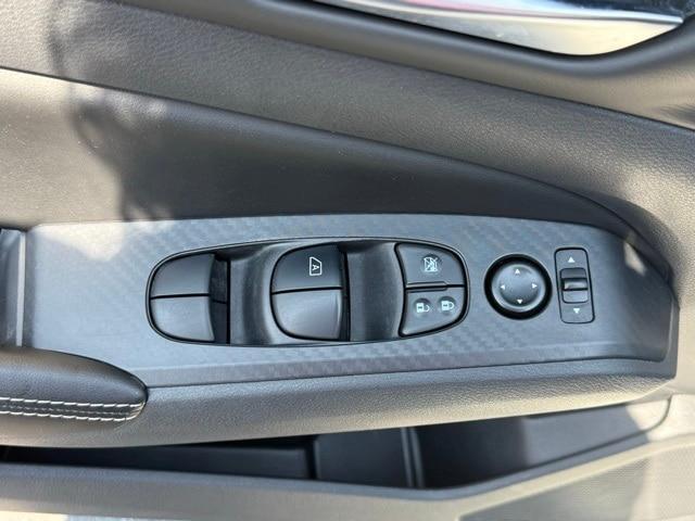 Photo of 2022 White Nissan Altima