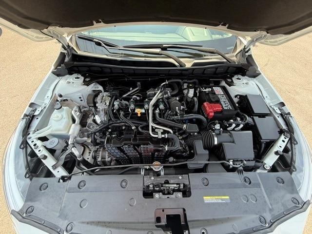 Photo of 2022 White Nissan Altima